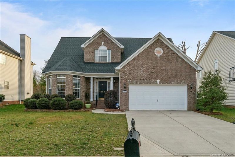 208 Alnwick Ln, Waxhaw, NC 28173