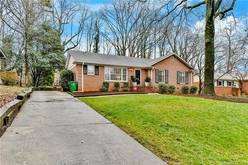 2033 Edgewater Dr, Charlotte, NC 28210