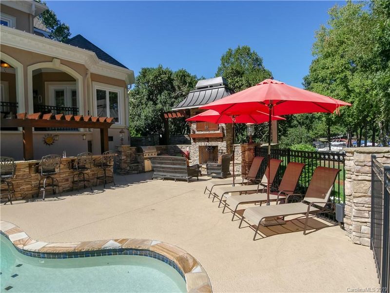18900 Halyard Pointe Ln, Cornelius, NC 28031
