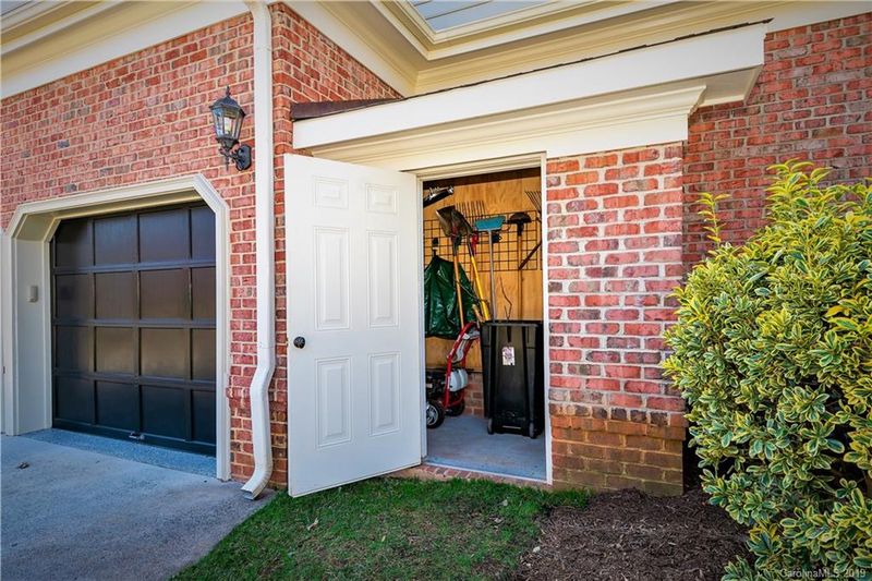 17716 River Ford Dr, Davidson, NC 28036