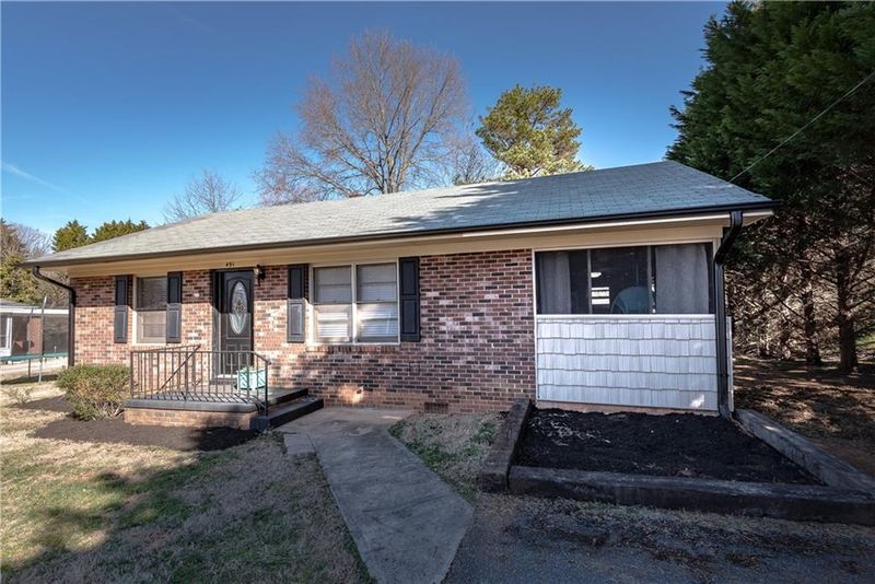 491 13th Ave NE, Hickory, NC 28601