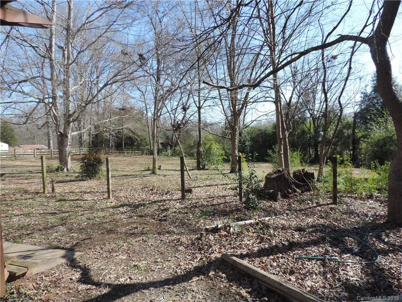 2325 Oak Grove Cir, Midland, NC 28107