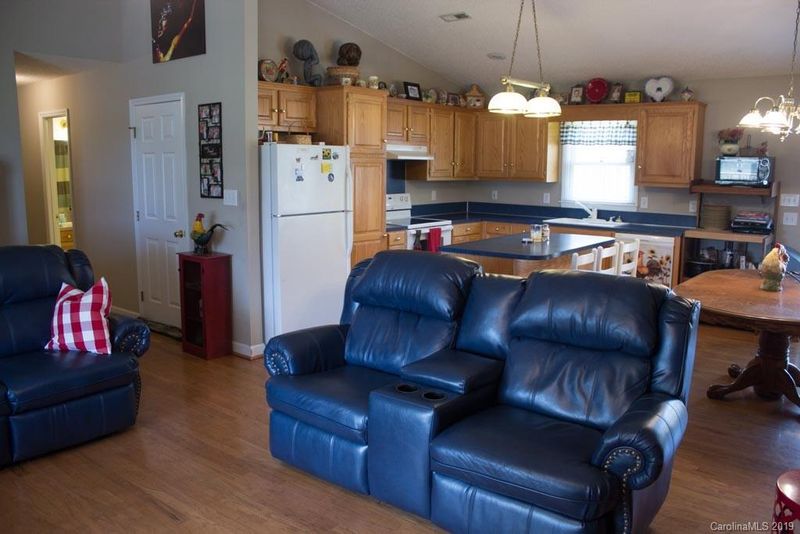 576 E Monbo Rd, Statesville, NC 28677