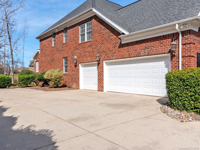 8200 Denholme Dr, Waxhaw, NC 28173