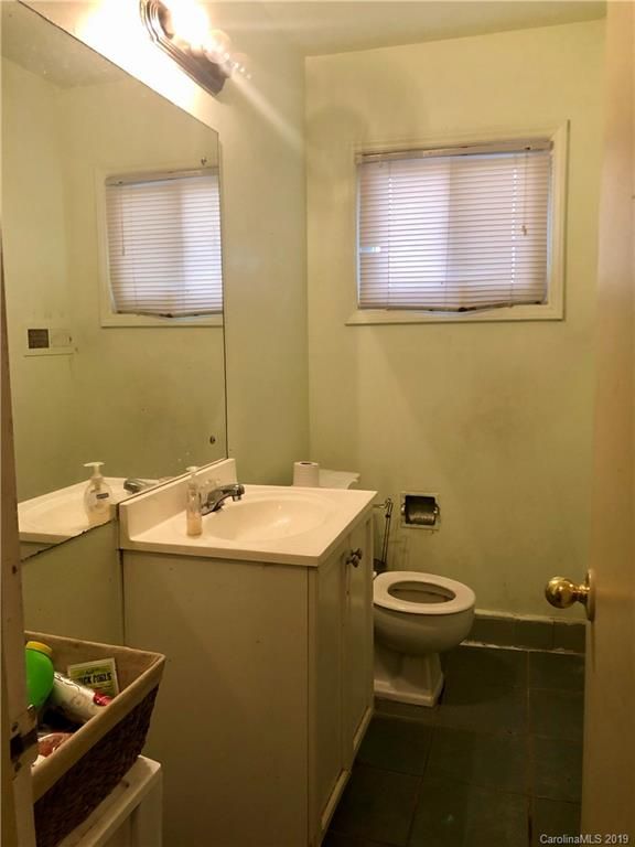 1416 Squirrel Hill Rd, Charlotte, NC 28213