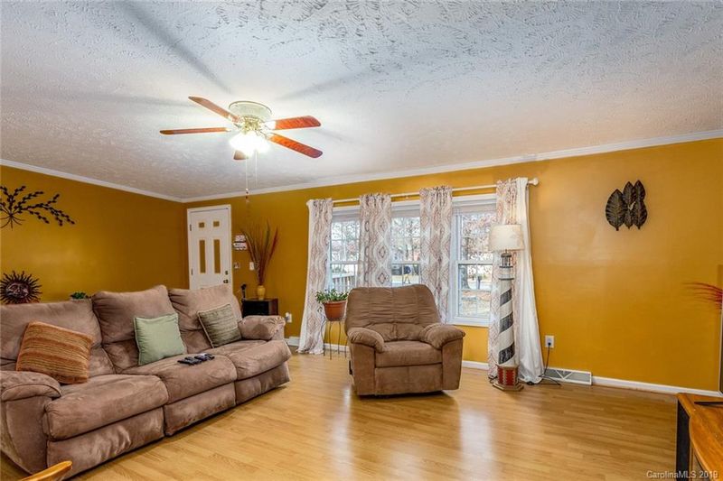 2577 12th Ave, Hickory, NC 28602