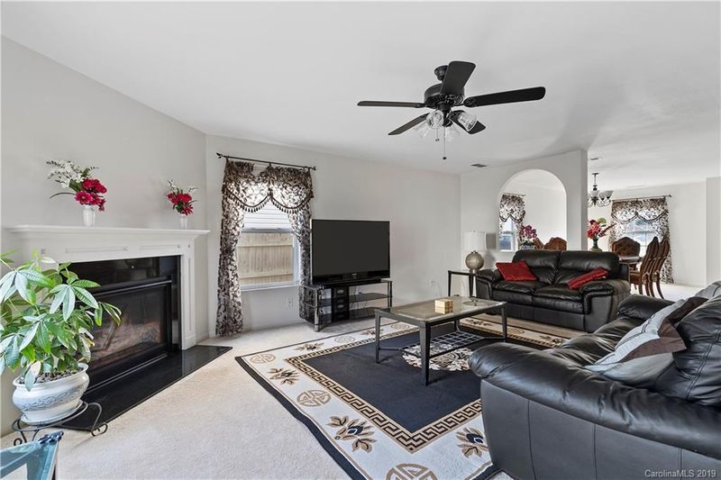 8115 Whitley Ln, Charlotte, NC 28215