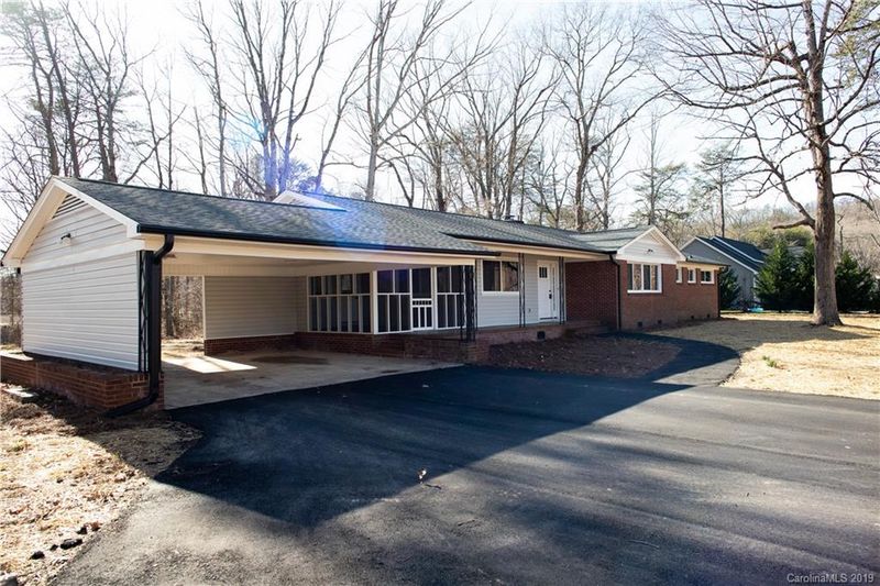 1028 Elizabeth Dr, Dallas, NC 28034