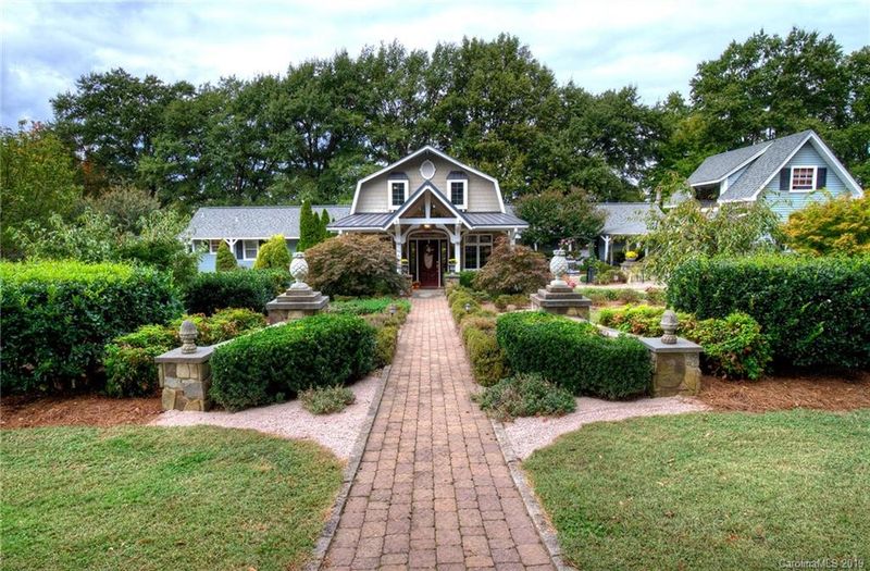 17233 Belle Isle Dr, Cornelius, NC 28031