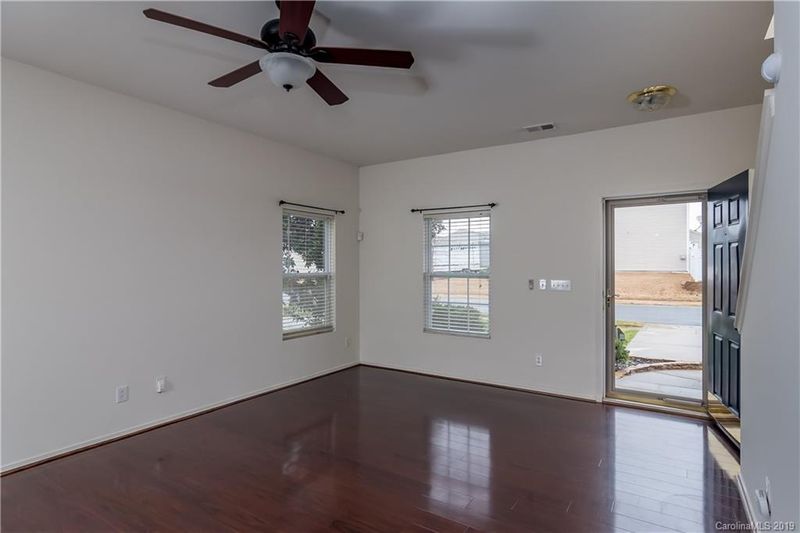 8237 Ainsworth St, Charlotte, NC 28216