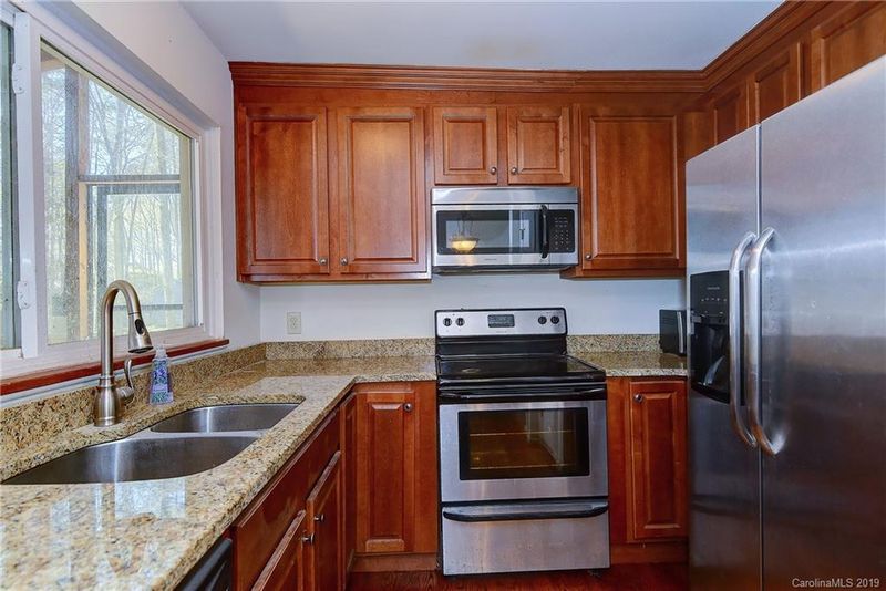 11113 Sundown Ln, Charlotte, NC 28226