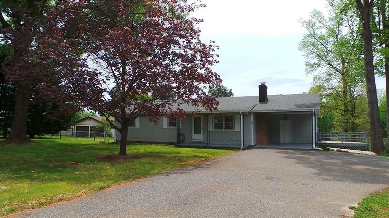 1831 Hooper St, Newton, NC 28658