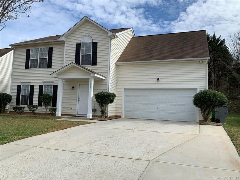 8620 Sutherlin Forest Ct, Charlotte, NC 28215