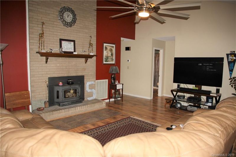 419 Creston Cir, Charlotte, NC 28214