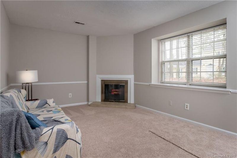 8523 Castle Pine Ct, Charlotte, NC 28226