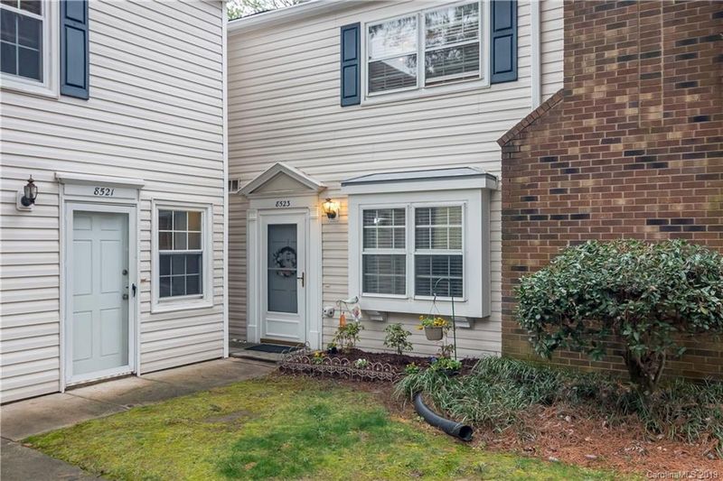 8523 Castle Pine Ct, Charlotte, NC 28226