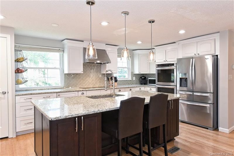 6734 Rollingridge Dr, Charlotte, NC 28211