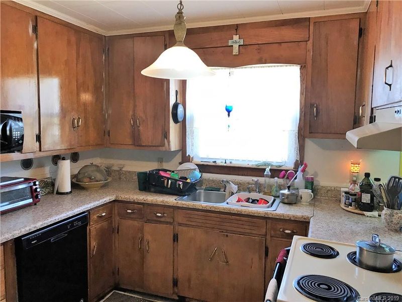 2124 N Aspen St, Lincolnton, NC 28092