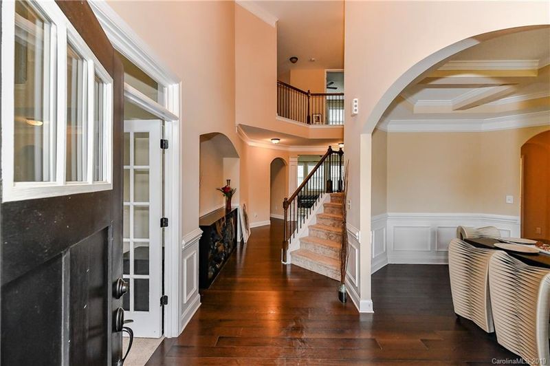 9136 Longvale Ln, Charlotte, NC 28214