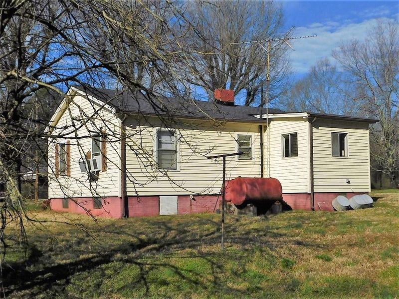 2098 Shiloh Rd, Claremont, NC 28610