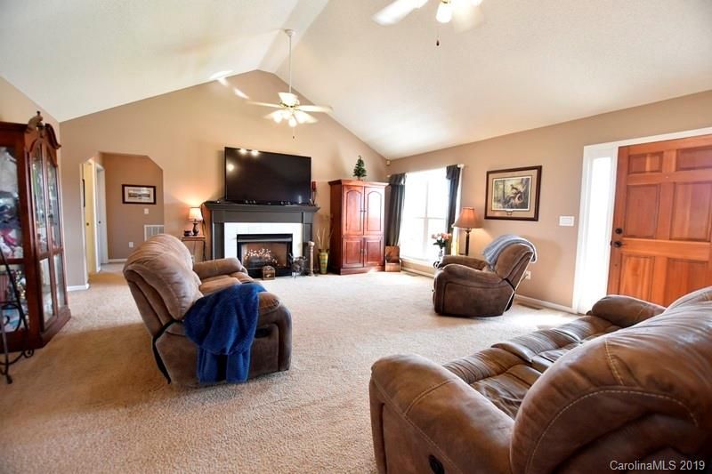 214 Quail Lakes Dr, York, SC 29745