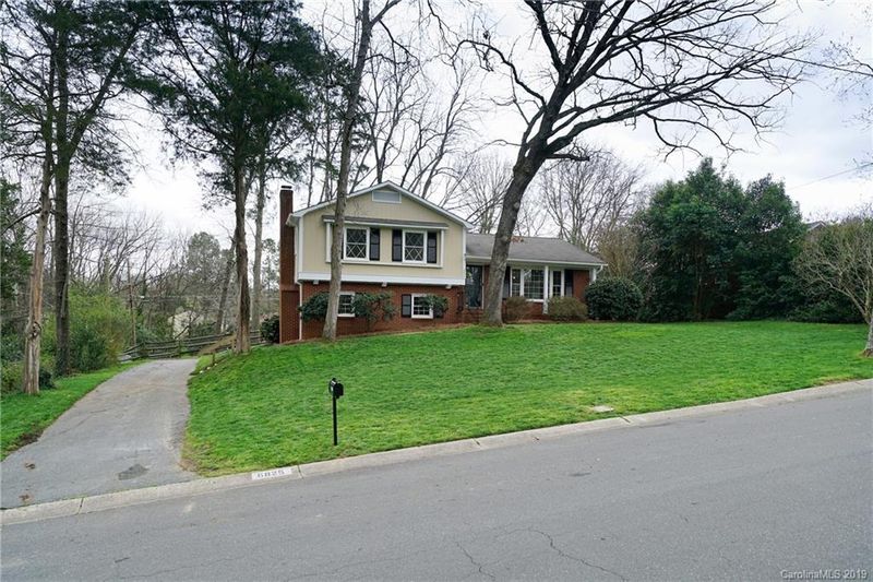 6825 Old Forge Dr, Charlotte, NC 28226