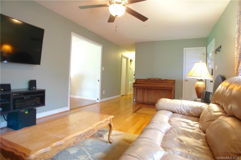 220 Rock Creek Dr, Lincolnton, NC 28092