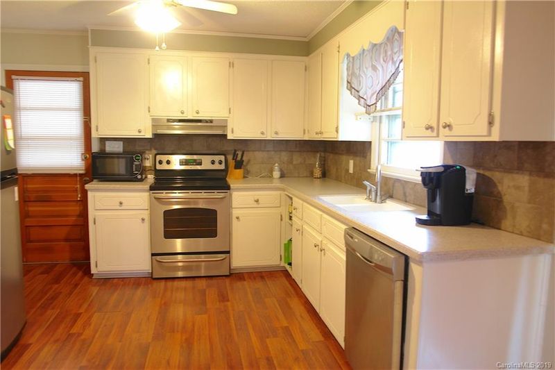 220 Rock Creek Dr, Lincolnton, NC 28092