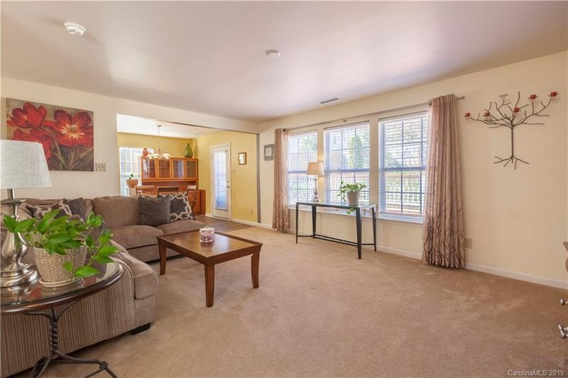 7213 Fox Point Dr, Charlotte, NC 28269