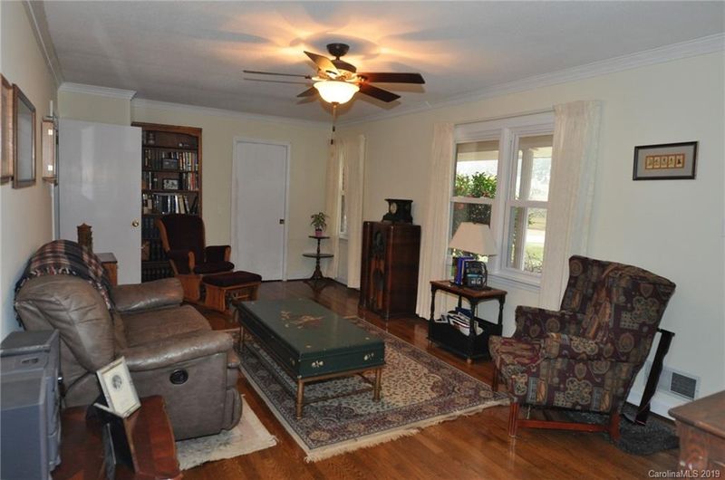 579 Penn Lake Rd, Chester, SC 29706