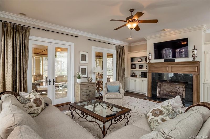 10809 Dobbs Ct, Charlotte, NC 28277