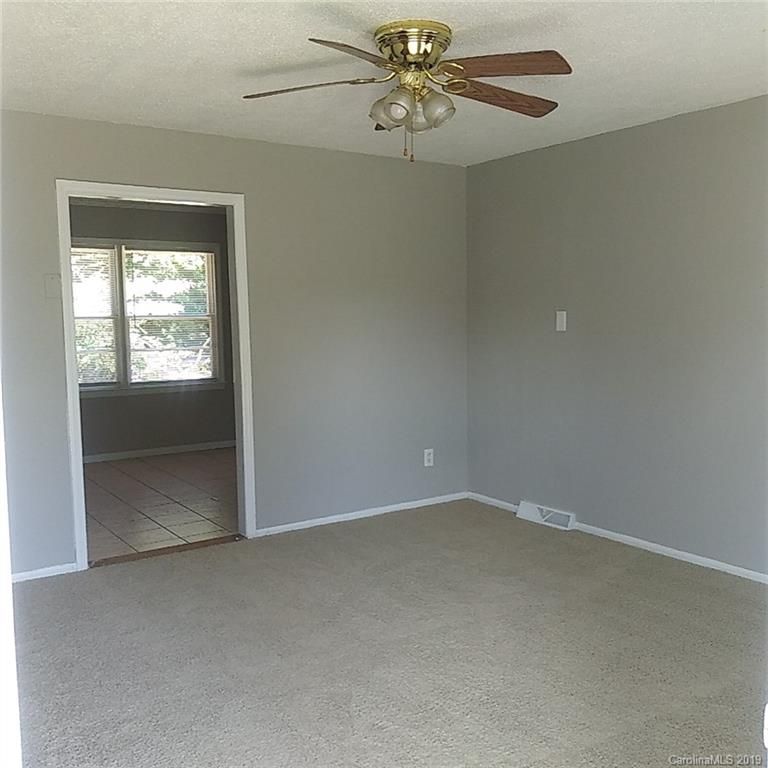 805 Echodale Dr, Charlotte, NC 28217