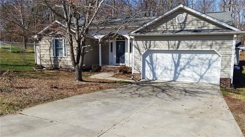 1770 Riverstone Dr, Lincolnton, NC 28092