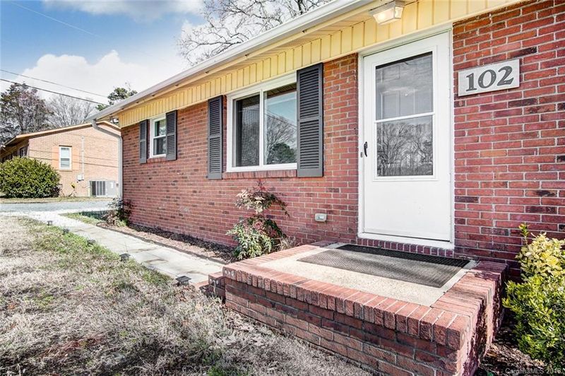 102 Pinetree Dr, Matthews, NC 28104