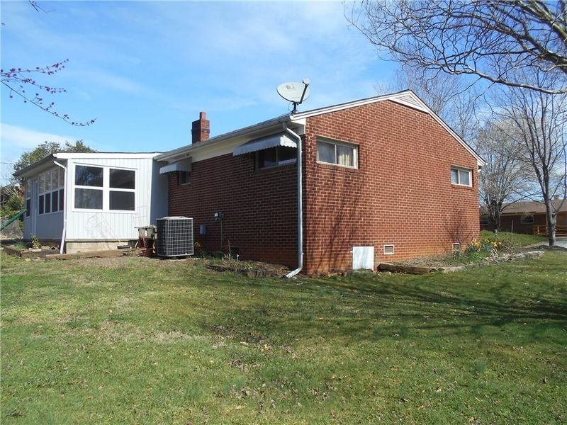 1733 31st St NE, Hickory, NC 28601