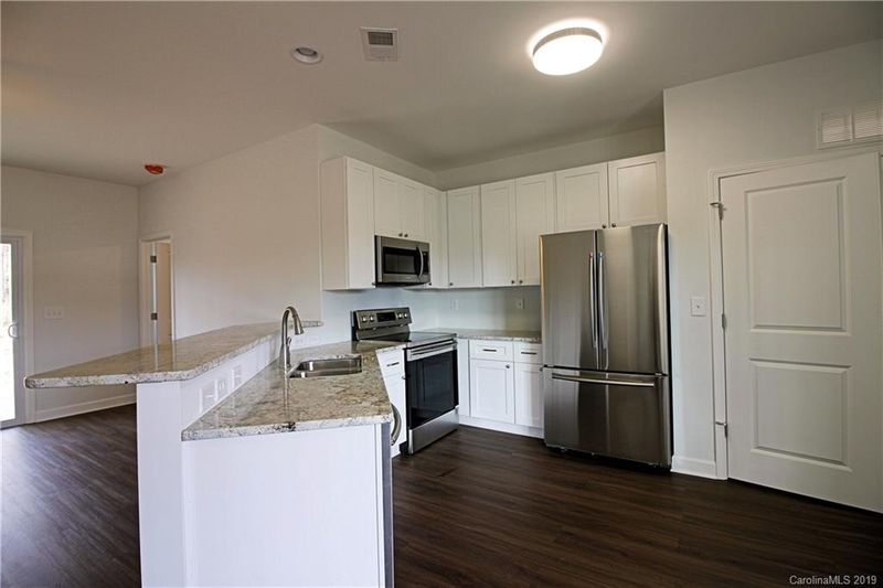 1409 Capps Hill Mine Rd, Charlotte, NC 28216