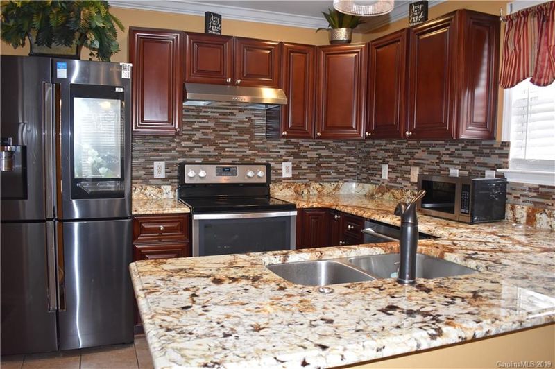 726 Almora Dr, Charlotte, NC 28216