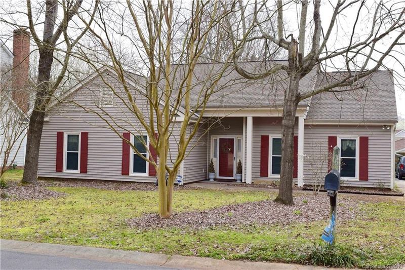 7701 Blythwood Ln, Charlotte, NC 28227