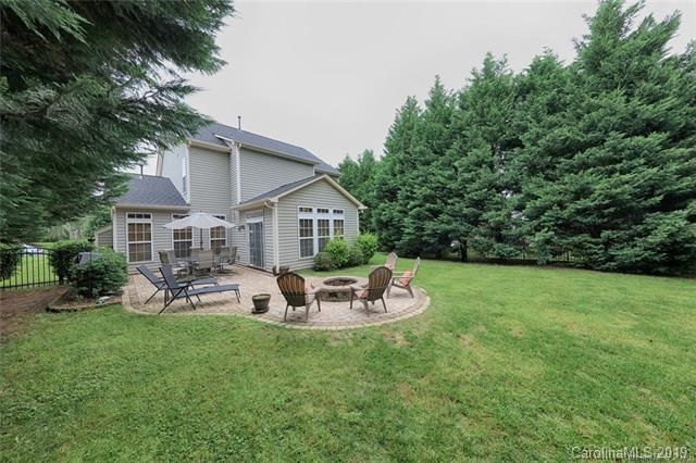 2626 Tall Pines Ln, Matthews, NC 28105