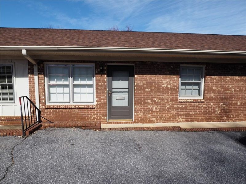 525 12th St SW, Hickory, NC 28602