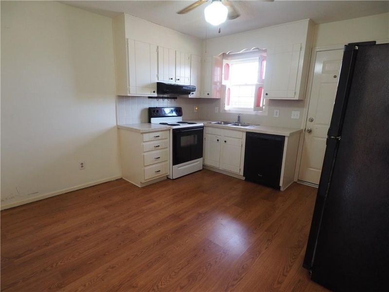 525 12th St SW, Hickory, NC 28602