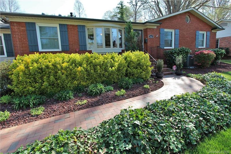 5425 Chedworth Dr, Charlotte, NC 28210