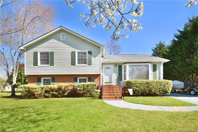 1317 Reid Harkey Rd, Matthews, NC 28105