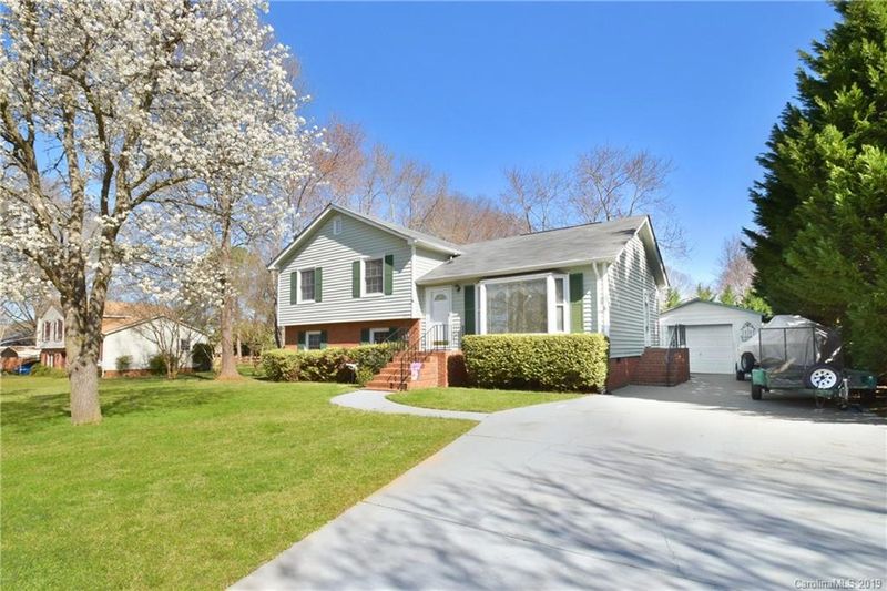 1317 Reid Harkey Rd, Matthews, NC 28105