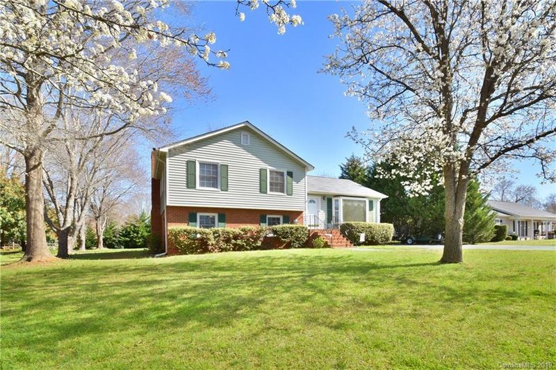 1317 Reid Harkey Rd, Matthews, NC 28105