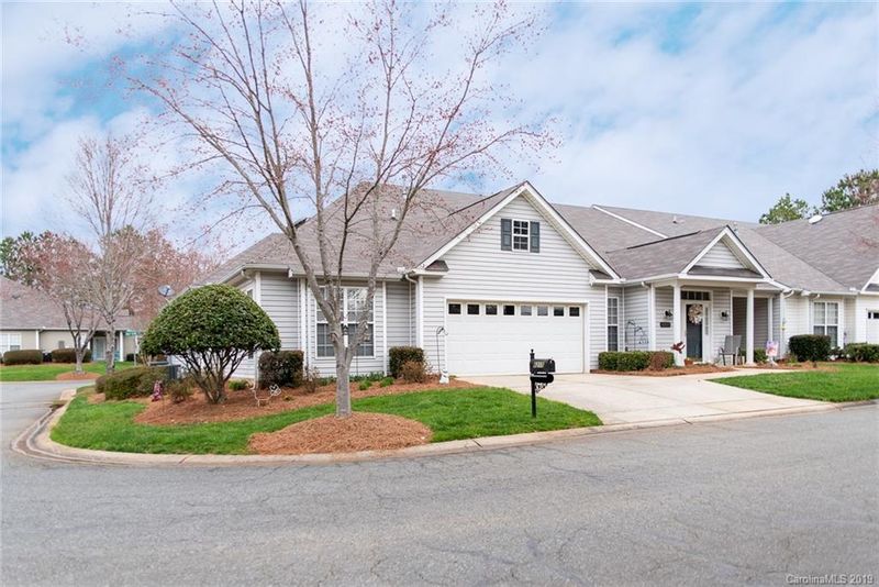 6215 Half Dome Dr, Charlotte, NC 28269
