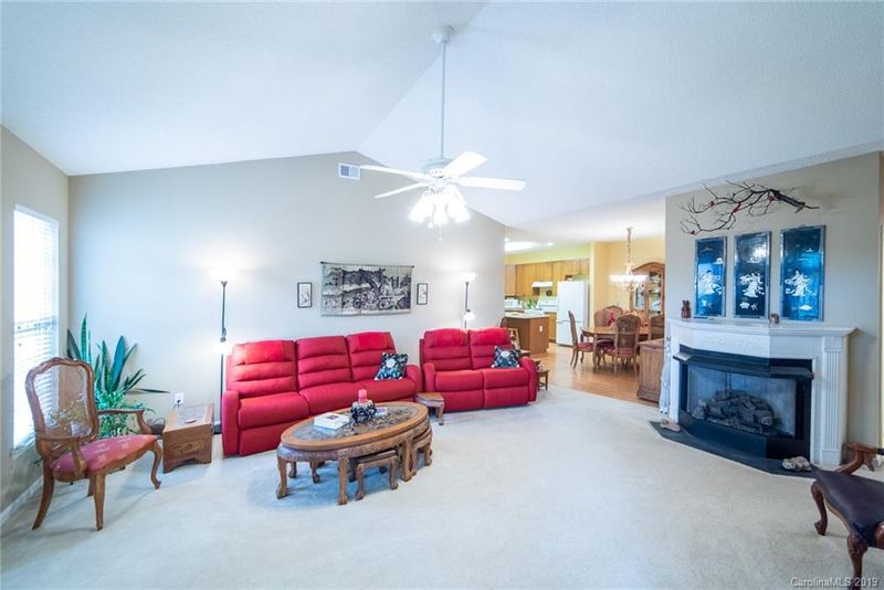 6215 Half Dome Dr, Charlotte, NC 28269