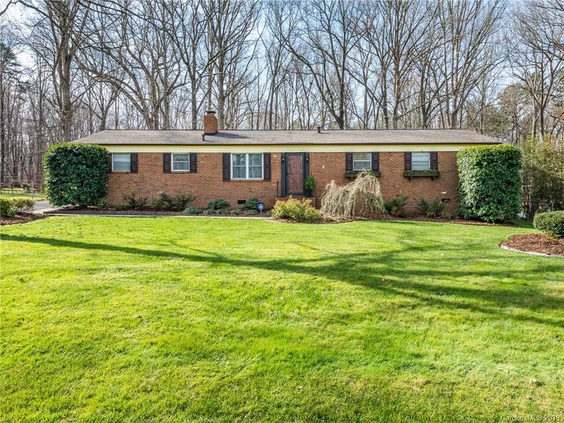 235 Robinson Ave, Matthews, NC 28104