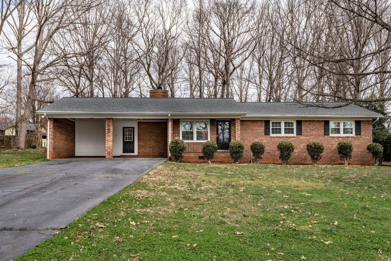 2672 Tiffany St, Conover, NC 28613