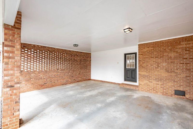 2672 Tiffany St, Conover, NC 28613